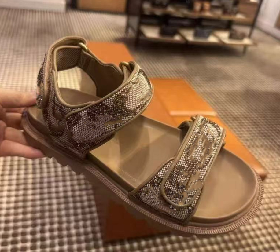 Fashionable and versatile women's new sandals 2026 outdoor best-selling beach vacation thick soled buckle sandals black brown beige