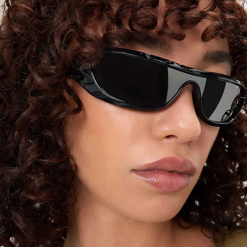 Sunglasses Retro Piece Fashion One Women Men Trend Luxury Brand Designer Outdoors Small Frame Shades Driving Goggles N260814