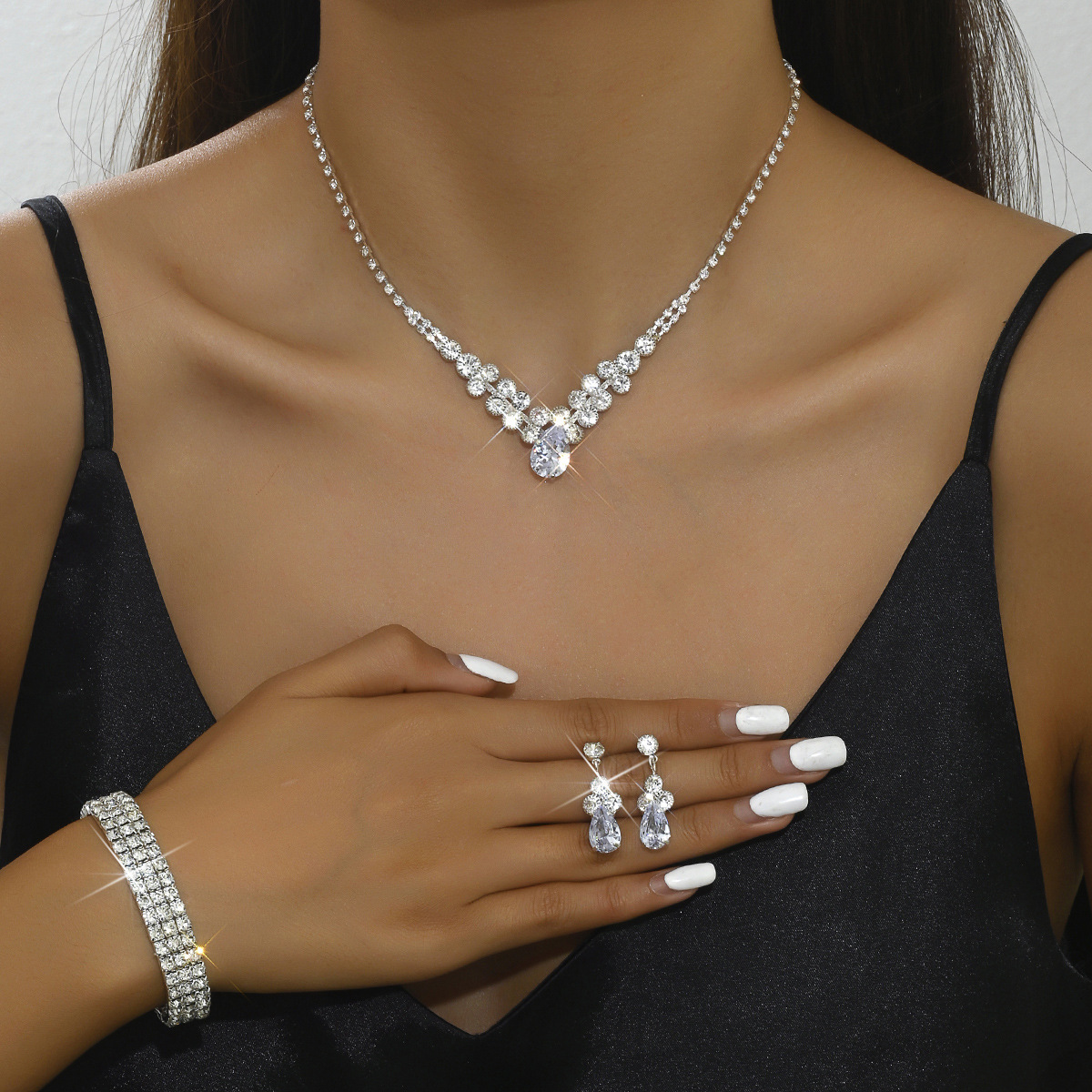 Hot-selling new product: dazzling, full of diamond cubic zirconia teardrop necklace, earring, bracelet a chic and minimalist jewelry set perfect for