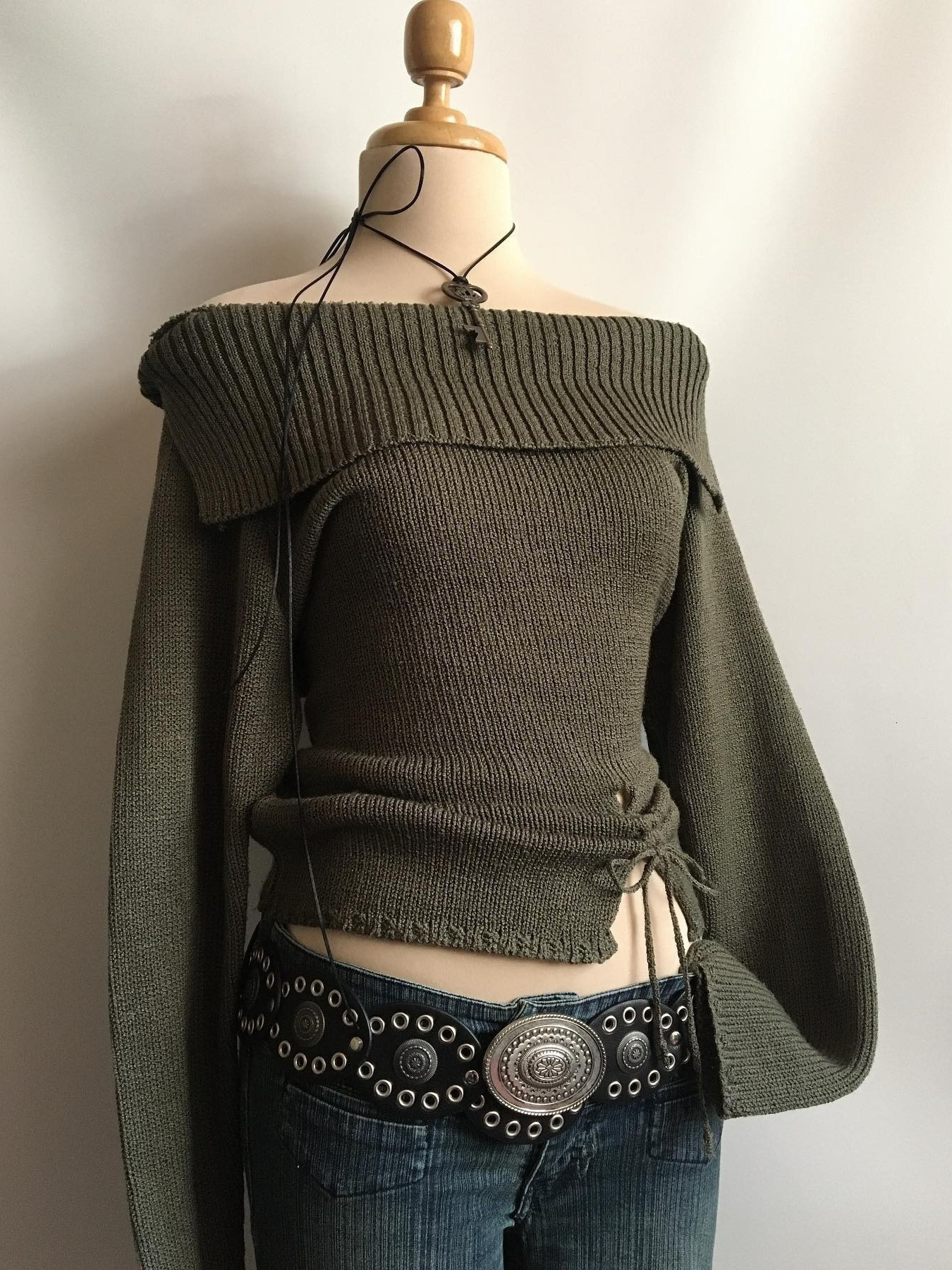 Cross-border autumn one-shoulder for women, loose and casual, a high-end feel, knitted sweater with drawstring design, top B fe