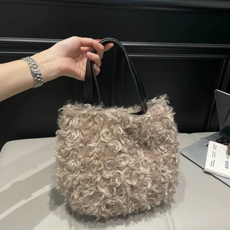Simple Soft Plush Shoulder Bags for Women Versatile Solid Color Ladies Winter Furry Bag Lightweight Female Handbag Casual Tote 260917