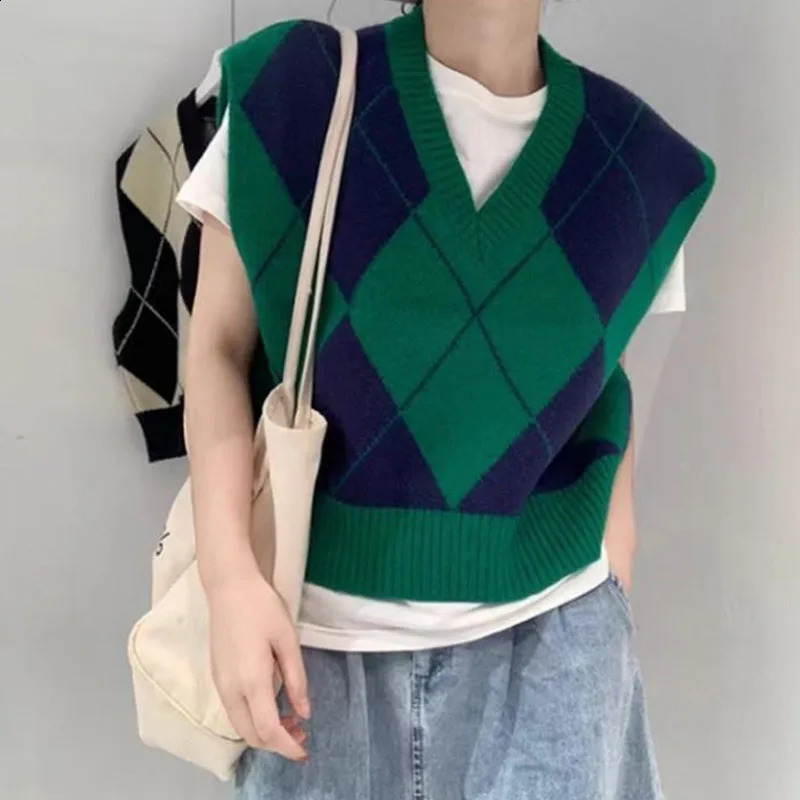 Korean Sleeveless Cropped Sweaters Vest Woman Vintage Irregular Plaid Knitted Vests Top Female Fashion Loose Out Wear Pullovers 260917