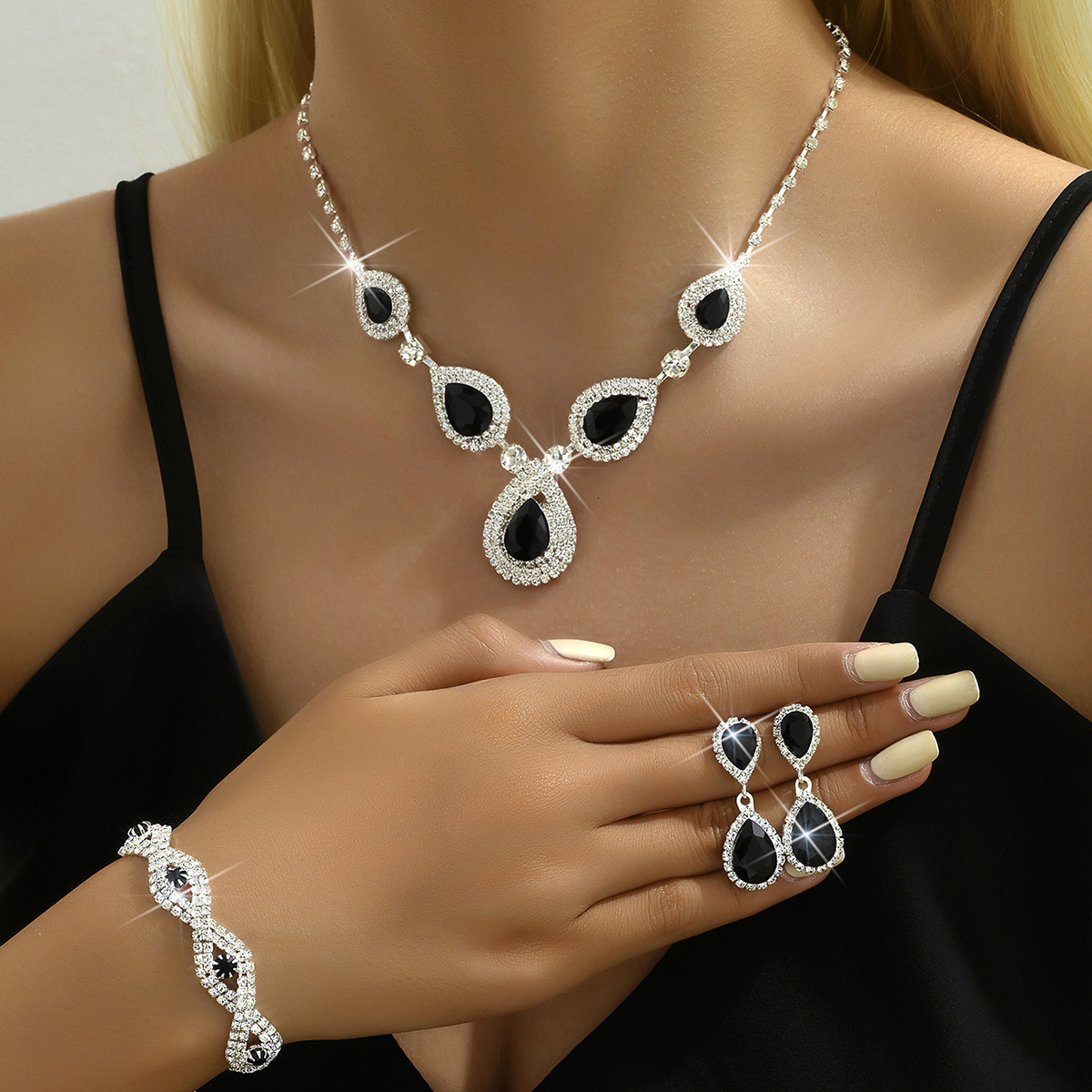 Factory direct supply: fashionable minimalist diamond-studded large teardrop necklace, earrings, bracelet , a three-piece European and American styl