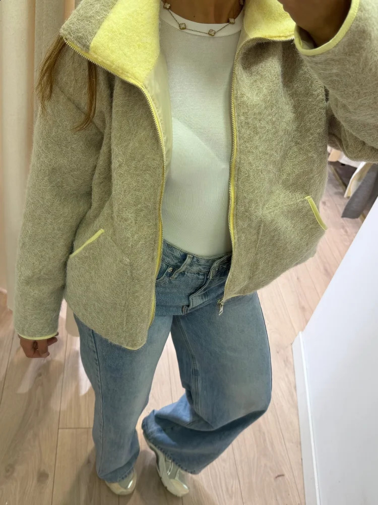 Fashion Contrasting Knitted Cardigan Elegant Long Sleeve Pockets Zipper Women Warm Sweater 2026 Spring Street Lady Chic Outwear 260918