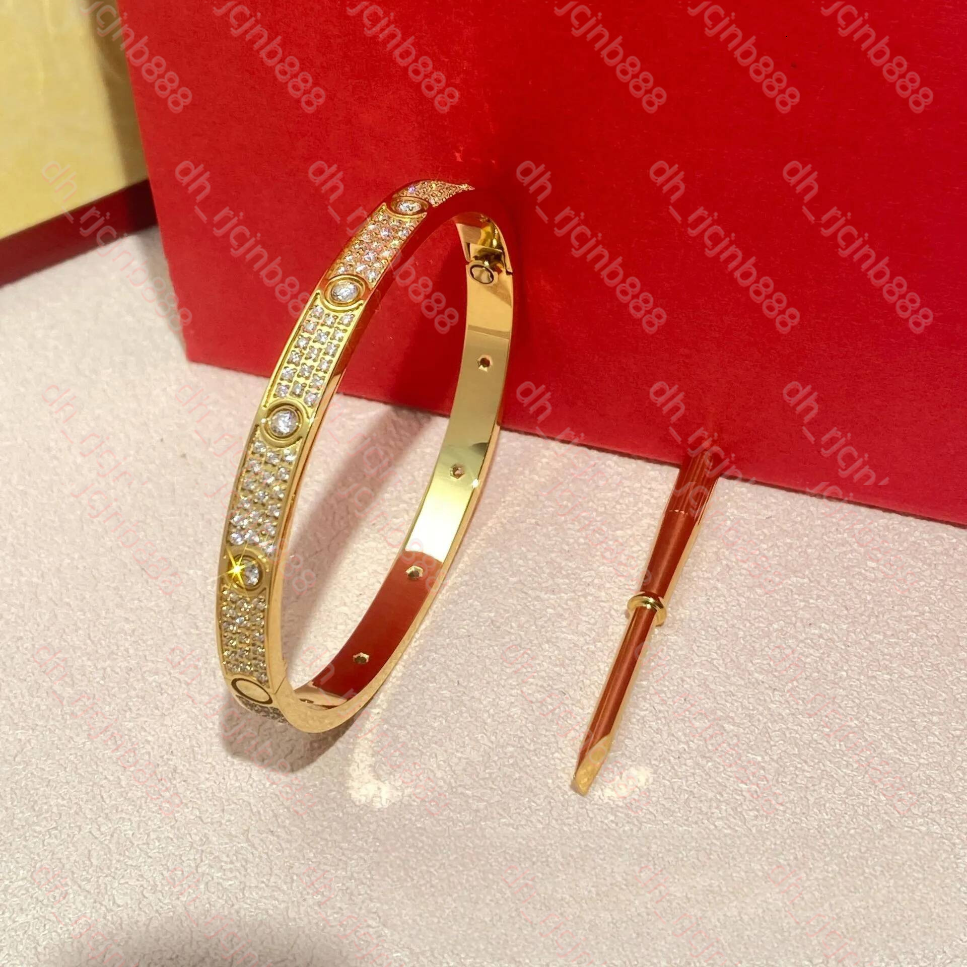 Designer Car Bracelet Screw Bangle V Gold Tarnish Diamond Carte Bracelet Gold Silver Rose Jewelry Woman Party Daily Outfit Gift Daily Wear Bracelet