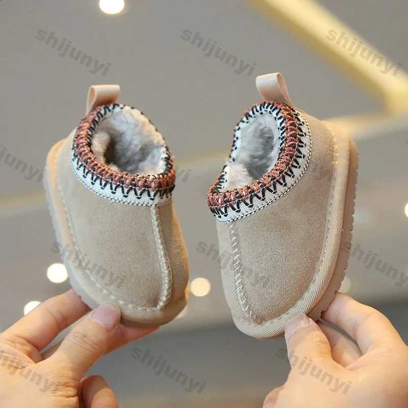 Baby Warm Casual Flat Low Top Snow Boots 2025 Winter Fashion Childrens' Concise Soft Soled Comfortable Non Slip Cotton Shoes X260917