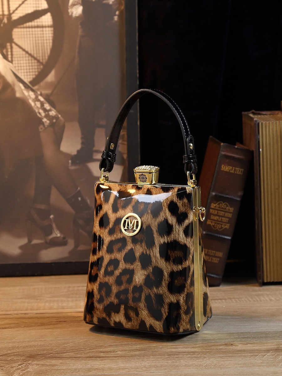 Street Fashion Vertical Small Handbag Phone Patent Leather Glossy Single Shoulder Crossbody Bag Light Luxury Versatile swissmilitary