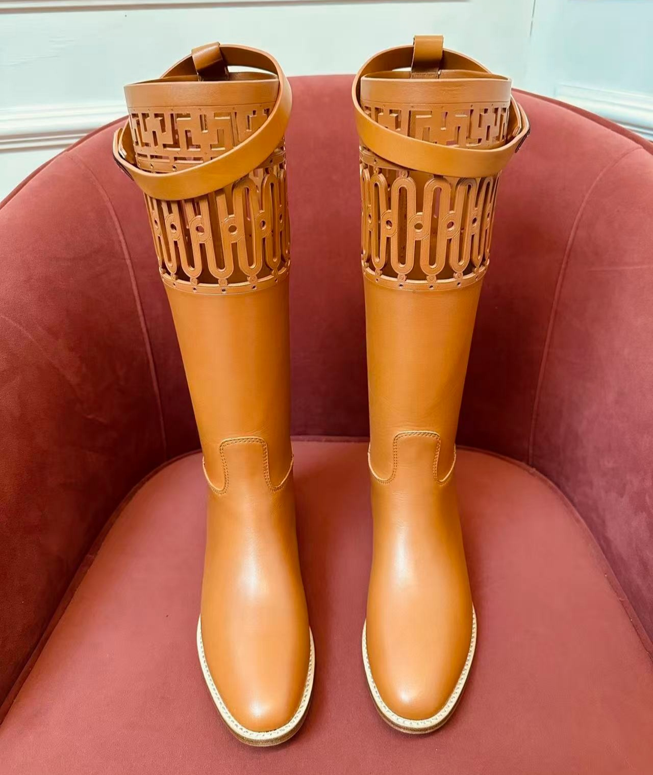 19A Full Handmade Genuine Leather Designer shoe Gold High-quality Hollow Out High-top riding boots lock buckle long boots Round toes Flat heels knee