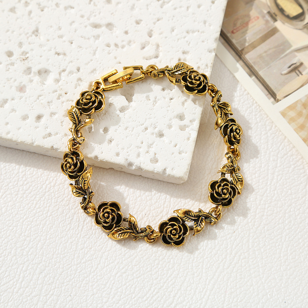 European American Vintage Rose Flower Light Luxury Style Metallic Floral Bracelet, Niche Design With A Cool And Elegant Temperament