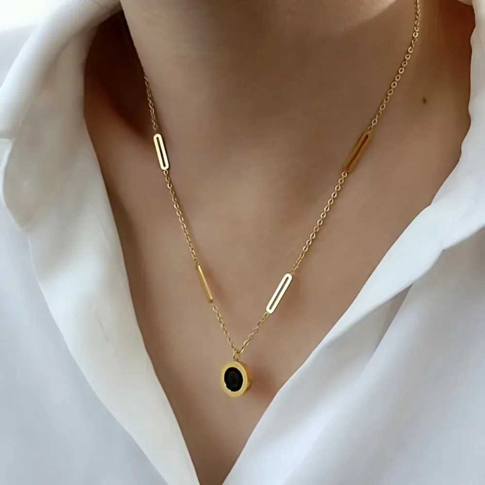 Classic Stainless Steel Roman Digital Wafer Pendant Necklace for Women Charm Geometry Round Shell Choker Chains Jewelry Gifts Q260916