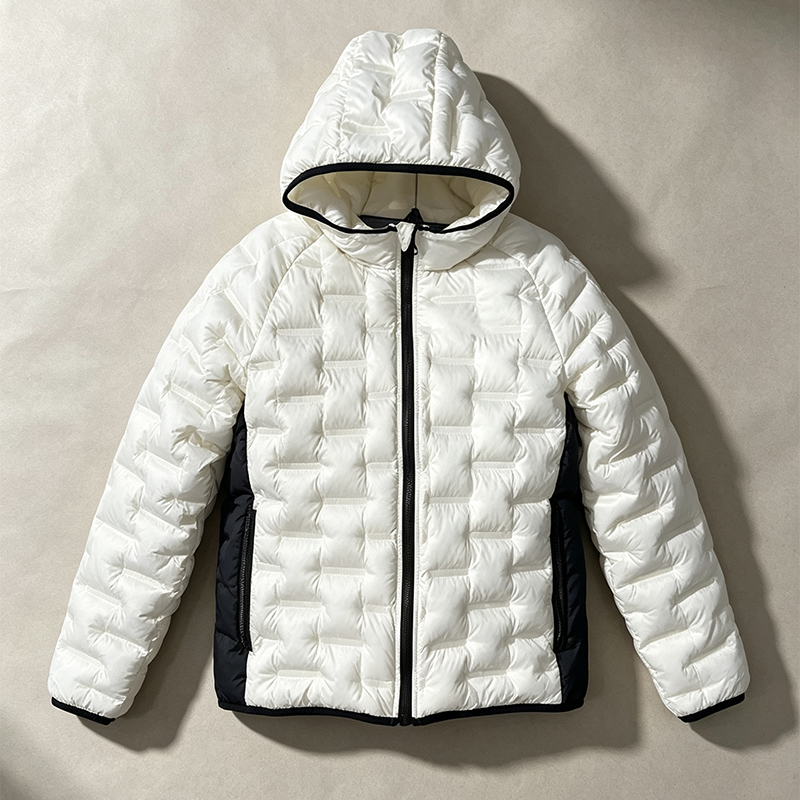 90 white duck down hooded lightweight down jacket made of polyester fiber fabric with grid lock down and non drilling down windproof hood lightweigh