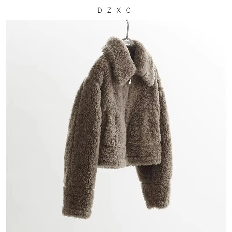 A Must-Have for Petite Women~ Fluffy Short Wool Coat Lamb Wool Jacket Thickened 100% Wool Composite Fur Integrated Top Women's Winter Style 260