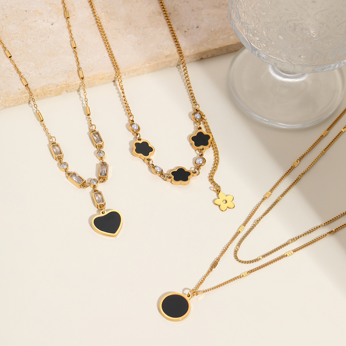 Light luxury black enamel necklace for women, stainless steel gold-plated heart and four-leaf clover round pendant, double-layered clavicle chain