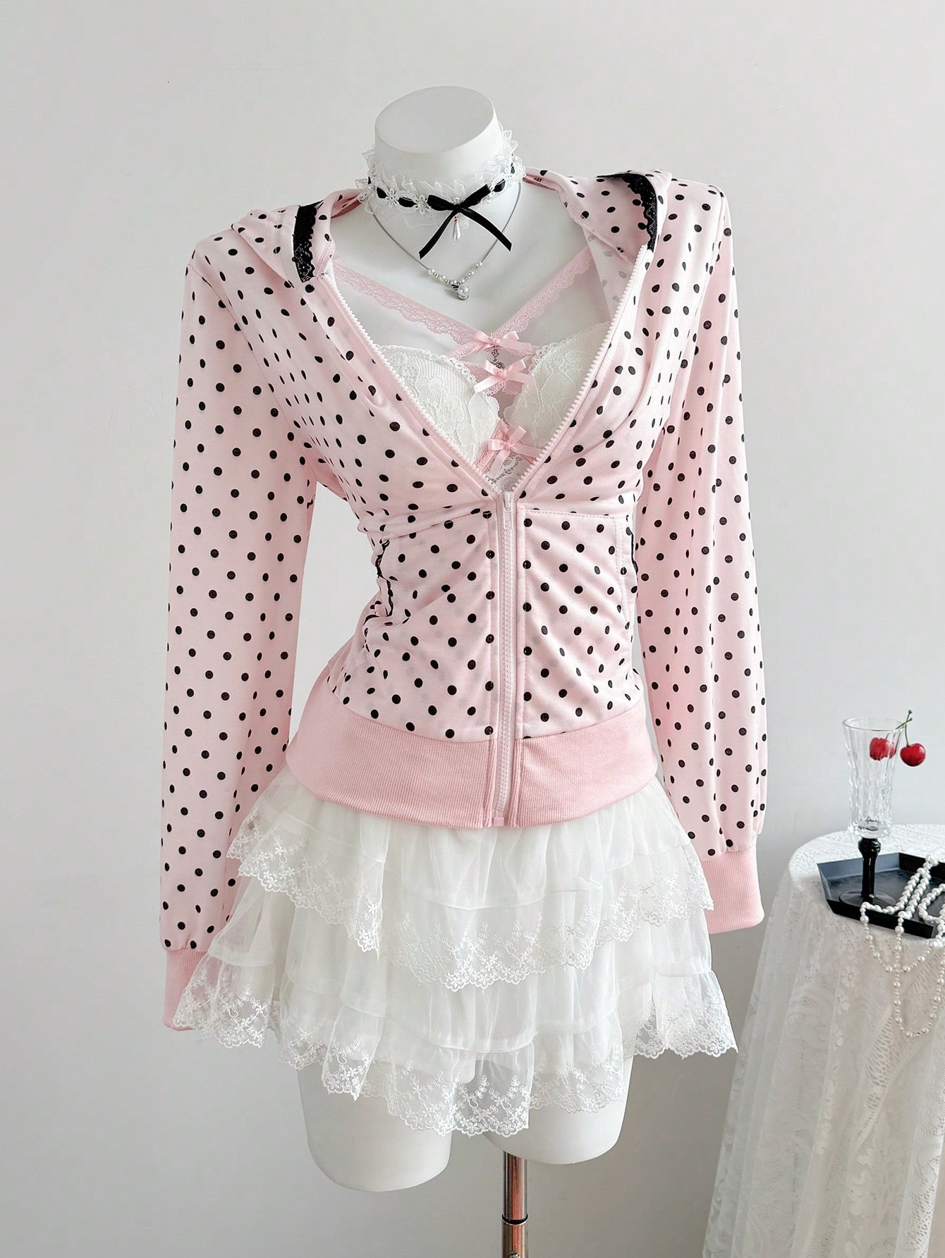 American retro polka dot printed hooded short sweatshirt for women, autumn 2026 new style, sweet and spicy casual cardigan jacket ce