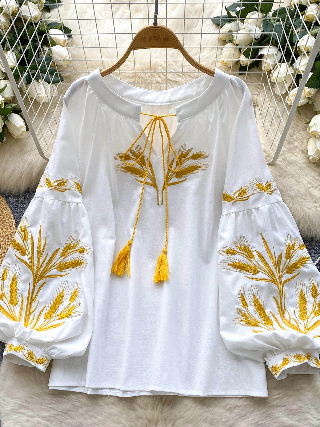 Retro Ethnic Heavy Embroidery Belted round Ne Lantern Sve irt Women Loose Casual Top Faionable Base irt 260917