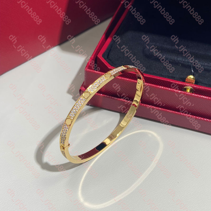 Carte Bracelet Designer Jewelry Women Carts Bracelet Classic Stylish 18K Gold Diamond Encrusted Bangle Couple Non Fading Studded Bracelet Party Vale