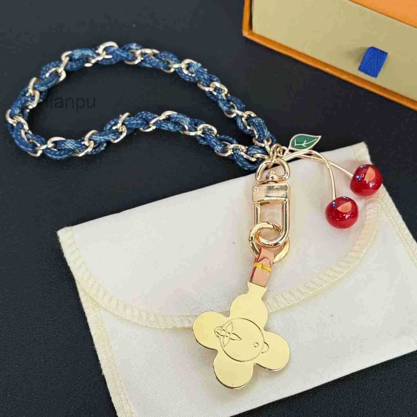 Car Designer Keychains Luxury Keyring Zinc Alloy Letter Bag Charm Unisex Gold Black Metal Key Chains Jewelry Brightly Colored Keychain Mobile Phone