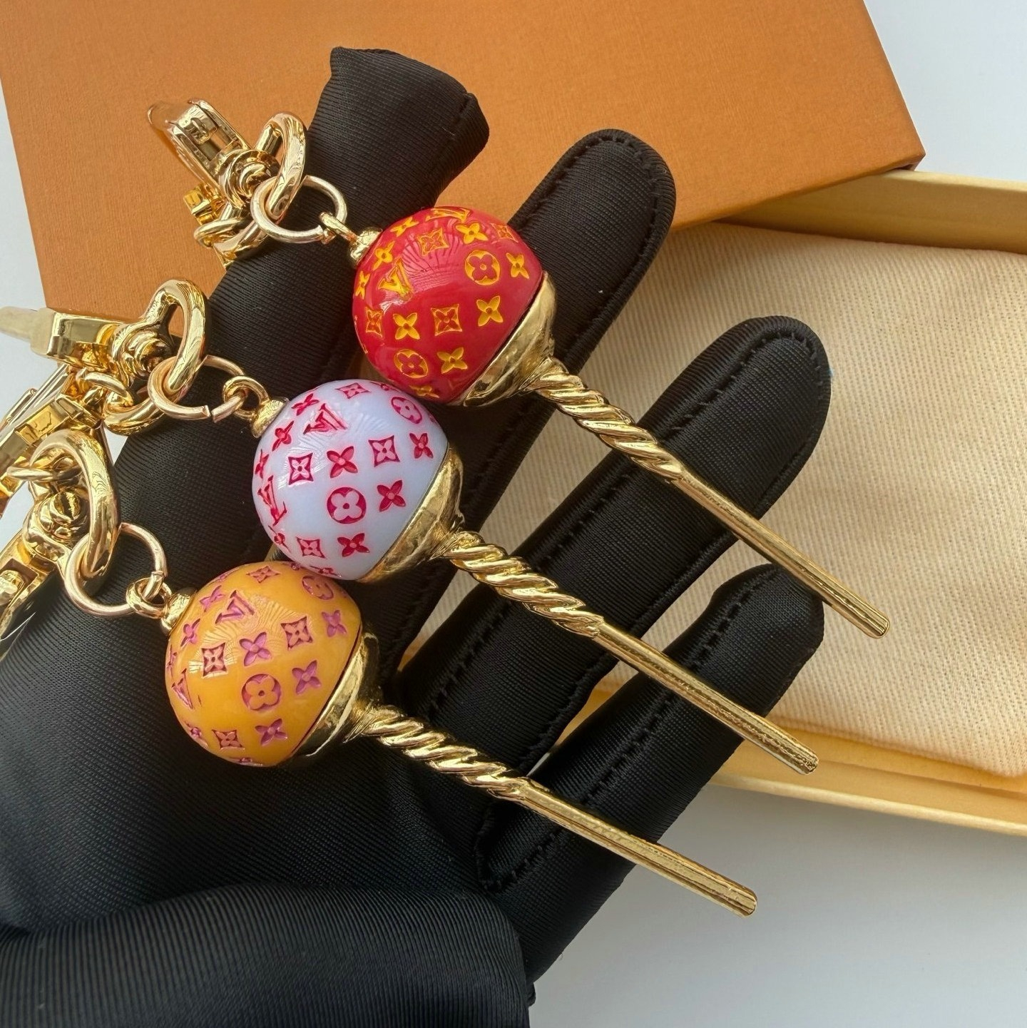 Designer keychain wallet Accessories bag charm luxury designers v Keychain Colored Candy Keychains Women Bag Pendant