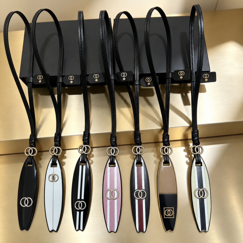 Women Designer Keychain Surfboard Bag Charm Long Leather Strap Keychain Lanyard Phone Pendant Purse Charm Fashion Accessory