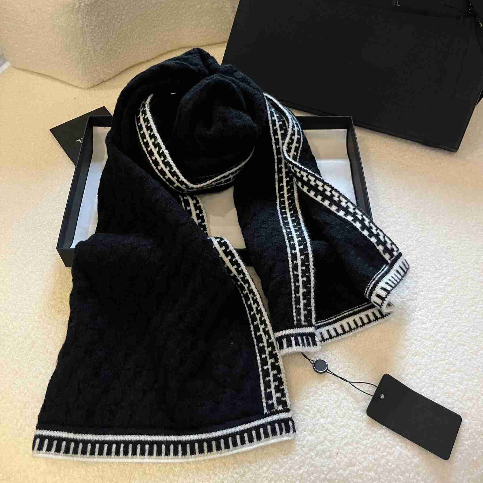 luxury designer scarf Large letters scarfs jacquard weave cashmere autumn and winter women warm men comfortable touch senior fashion versatile