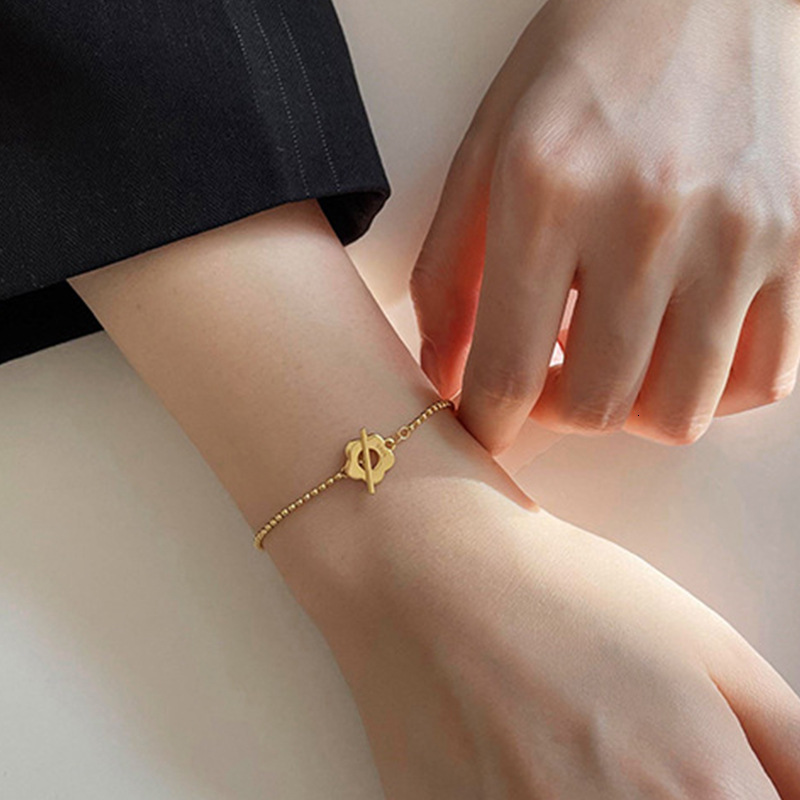 Fashion Alloy Designer Bracelet Luxury Jewelry Korean Ins Cool Style Beaded Chain Hollow Flower OT Buckle Design Trendy Y2K Aesthetic Hand Jewelry F