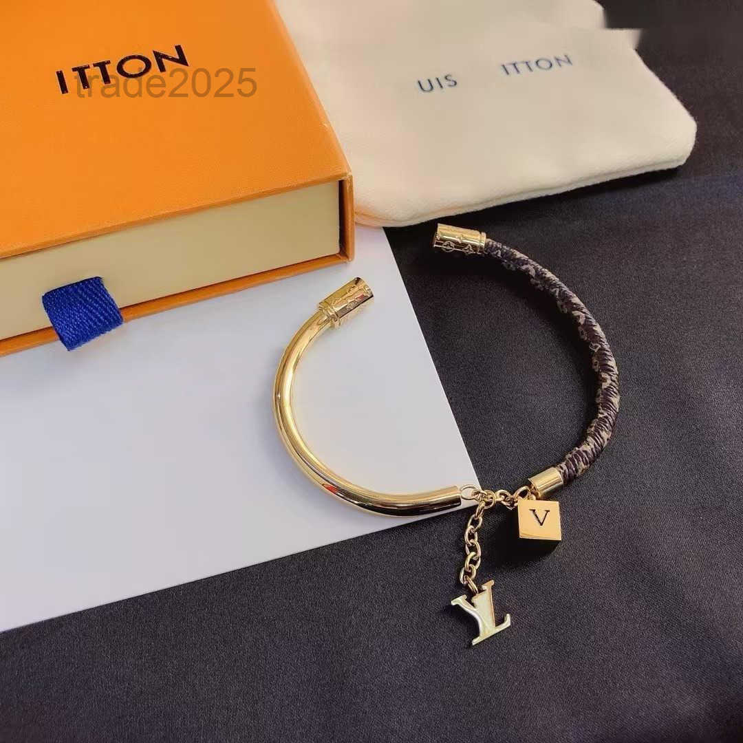Jewelrys 2025 Bangle Bracelet Luxury VV bracelet Braclets Gold Retro For Woman Fashion Jewelry Supply bracelet designer bracelet