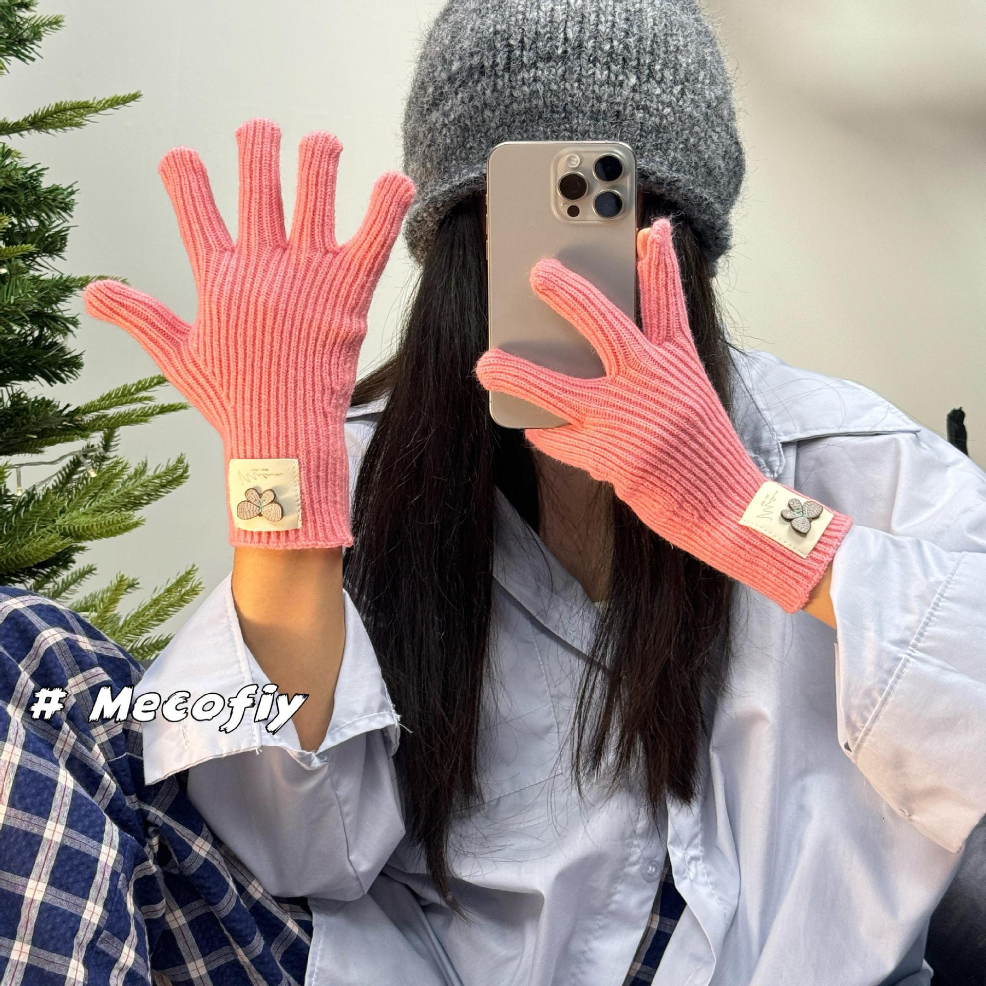 Little Red Book recommends these Korean-style autumn winter warm gloves: solid-color knitted gloves with separate fingers, touchscreen compatibility