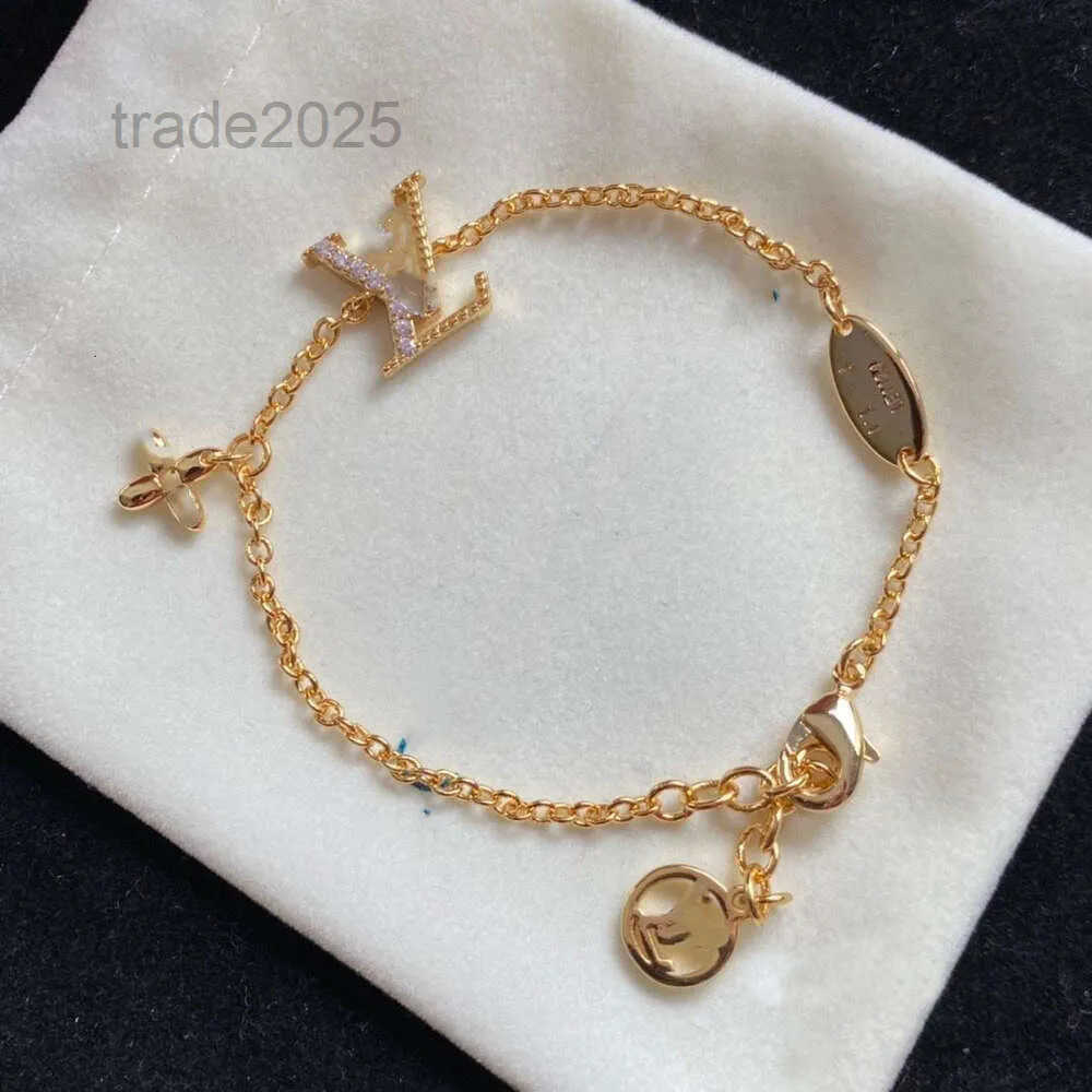 Bangle Fashion luxury pearl bracelet designer jewelry wedding diamond 18K gold-plated white gold letter pendant womens letter diamond pendant bracel