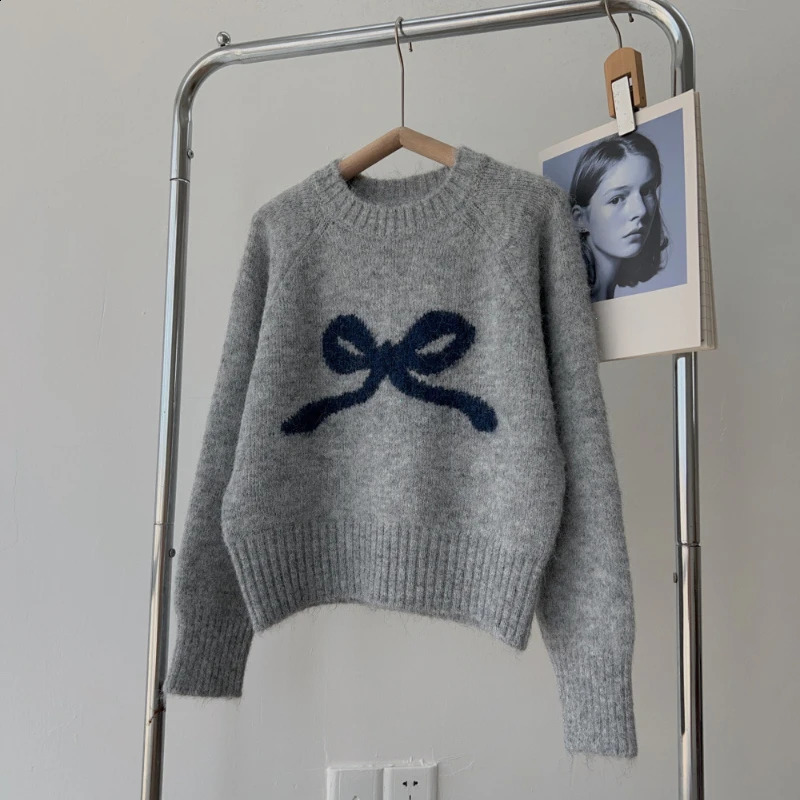 Gray Bow Round Neck Pullover Inner Wear Sweater Women Autumn and Winter Small Soft Glutinous Base Knit 260917
