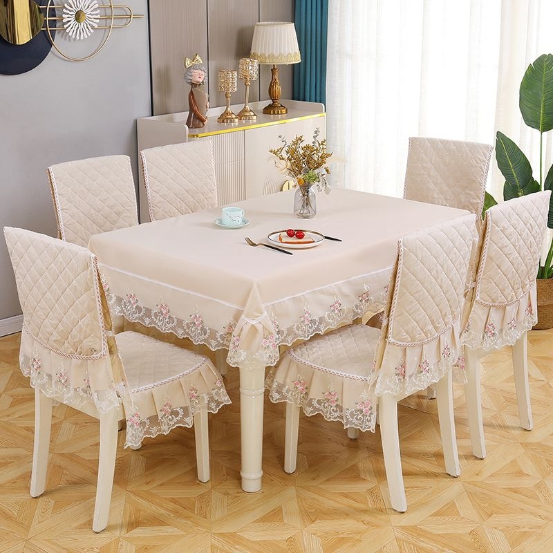 Housses de chaise, un ensemble complet de housses de chaise universelles, nappes et housses de tabouret pour un usage domestique.LX6Q01