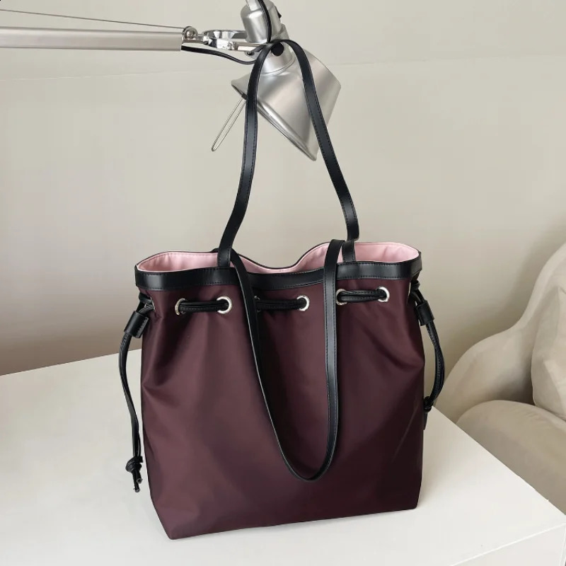 Women Drawstring Nylon Tote Bag Large Capacity Contrast Lining Shoulder Bag Lightweight Work Shopping Handbag Commute Travel Bag 260917