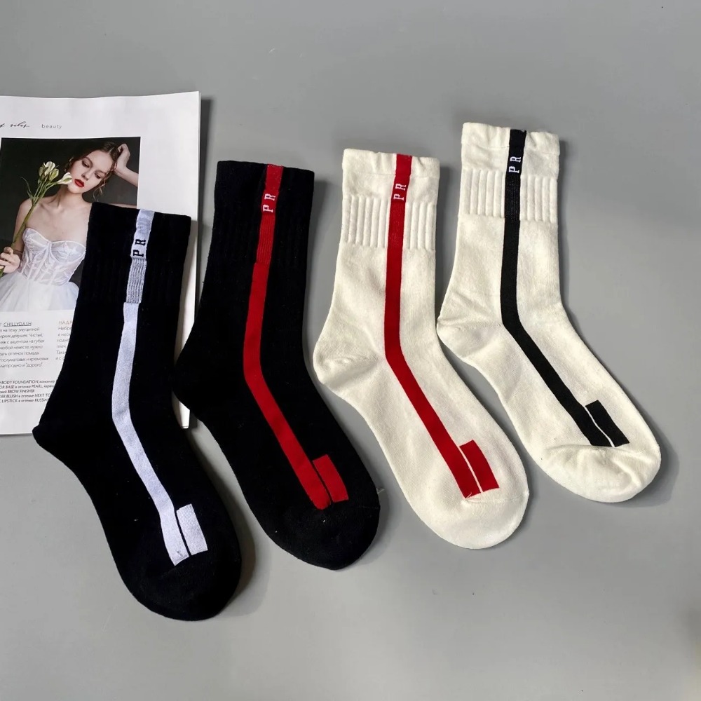 Men's Socks Winter Red Line Socks Wool Mid Calf Trendy Women's Socks Warm Thickened Pile Embroidered Logo Solid Color Casual Sports Socks