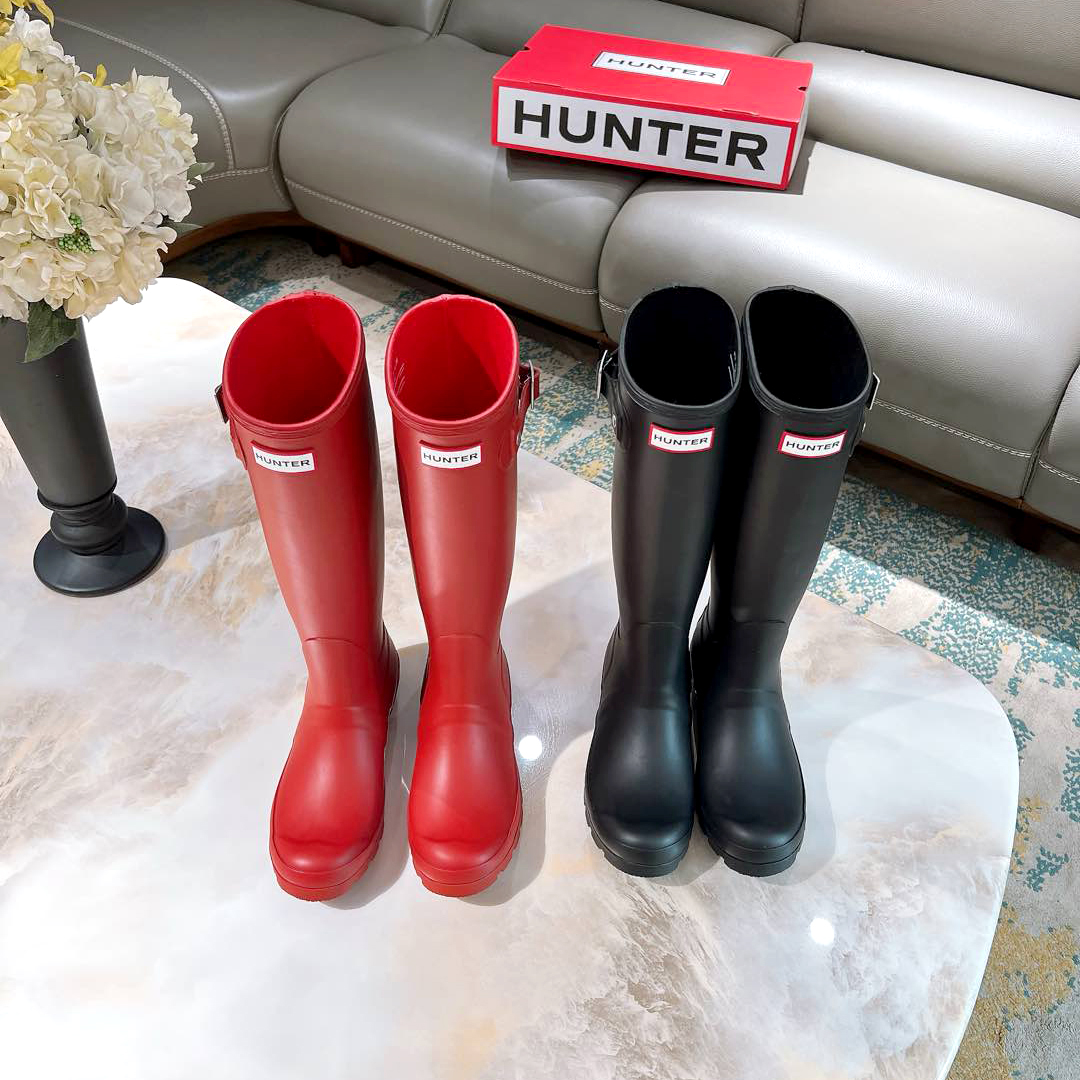 Matte Rubber Short Rain Boots Platform Sole Pull Tab Waterproof Luxury Outdoor Footwear women Round Toe Designer Wellington Boots For Rainy Winter W