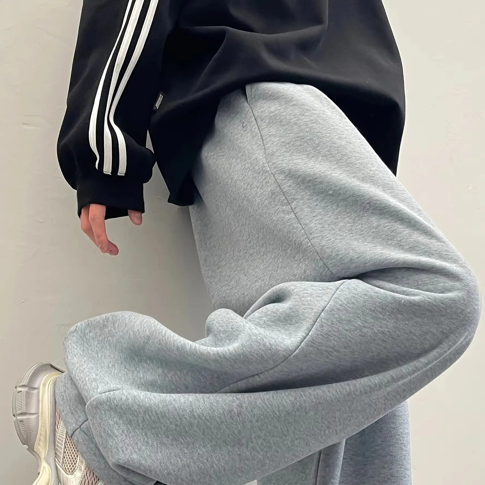 Men's ultra-loose sports trousers. Light grey casual straight-leg n high-quality fabric and simple style. streetwear men260918
