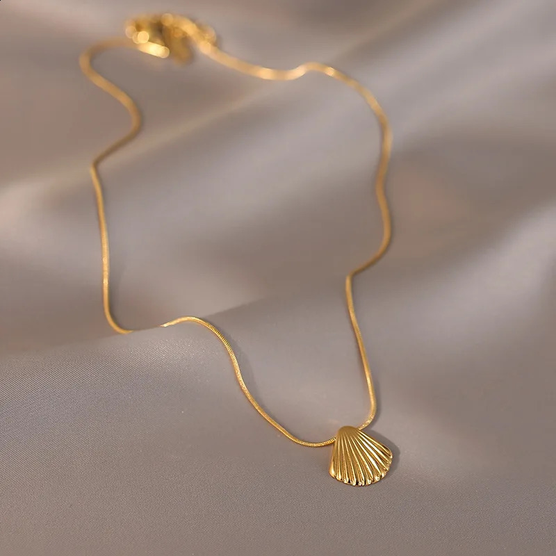 Stainless Steel Temperament Gold Color Sea Shell Pendant Necklace for Women Personality Fashion Beach Jewelry Gift Colorfast 260917