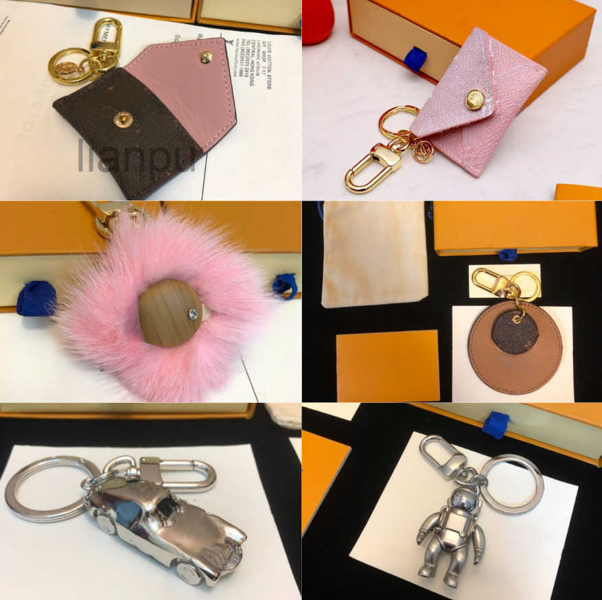 Round Designer Car Keychain Bag Cartoon Women's Keychain Vintage Cool Plush Pattern Sparkling Pattern Metal Keychain Bag Lanyard High Quality