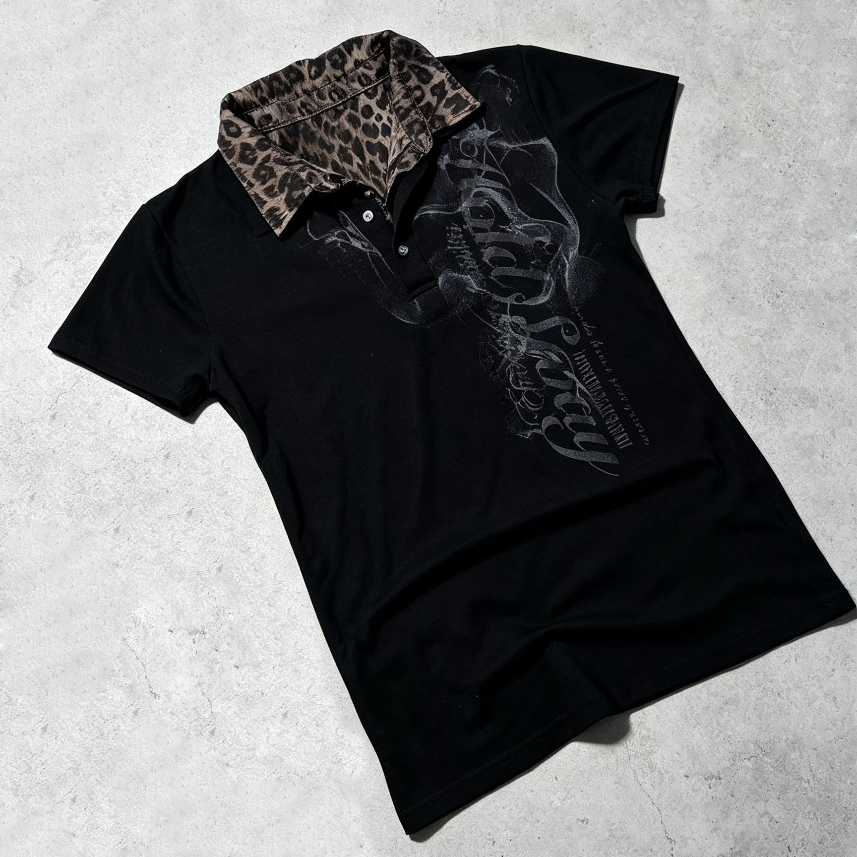 Dark retro style, loose-fitting, leopard print patchwork, lapel design, music guitar print, short-sleeved, for a unique and casual everyday look f3