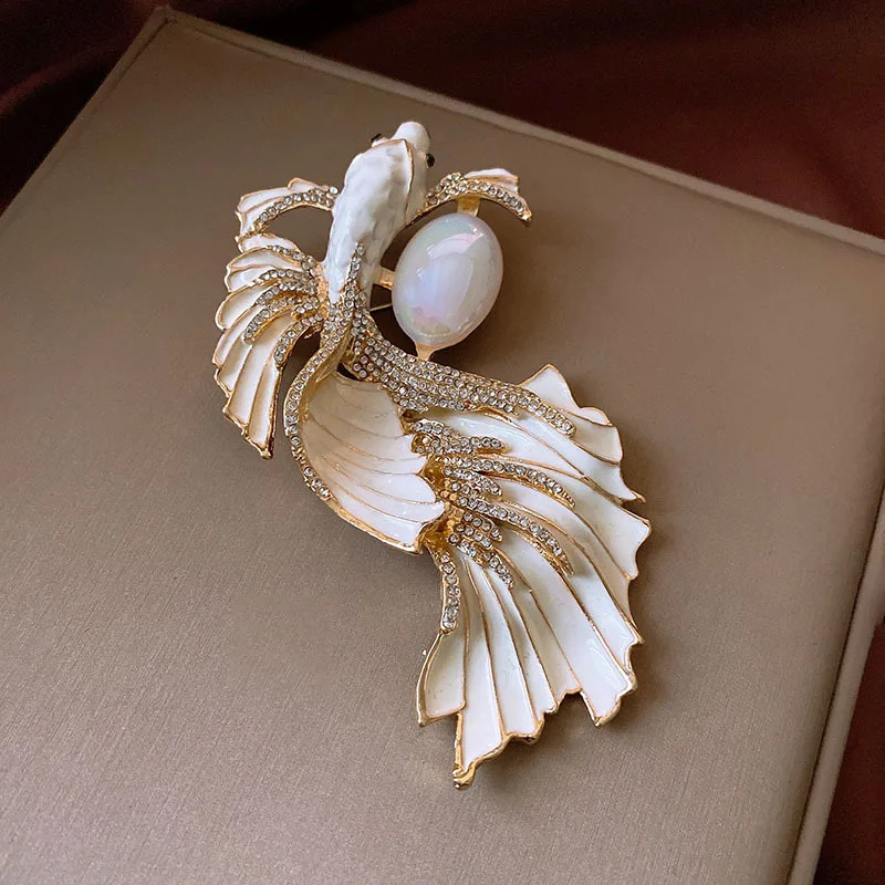 Vintage Rhinestone Goldfish Brooch y Large Size Corsage Fashion Unique Accessories Women's Delicate Collar Pin Men 260917