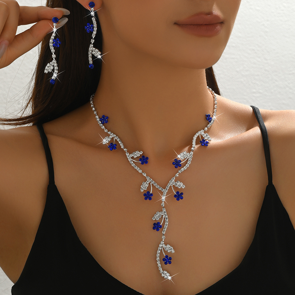 2026 Crystal Plum Blossom Rhinestone Necklace Earring Jewelry Set, Fashionable and Elegant, Fully Encrusted with Rhinestones