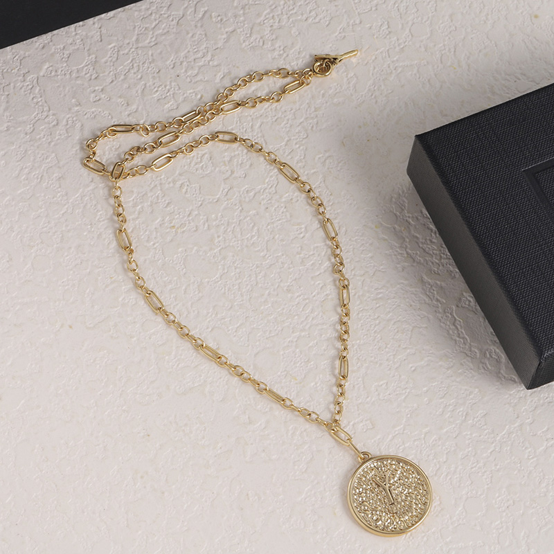 Luxury jewelry necklace circular badge necklace letter necklace for gold chain pendants necklaces designer jewelry charm wedding party gift couple s