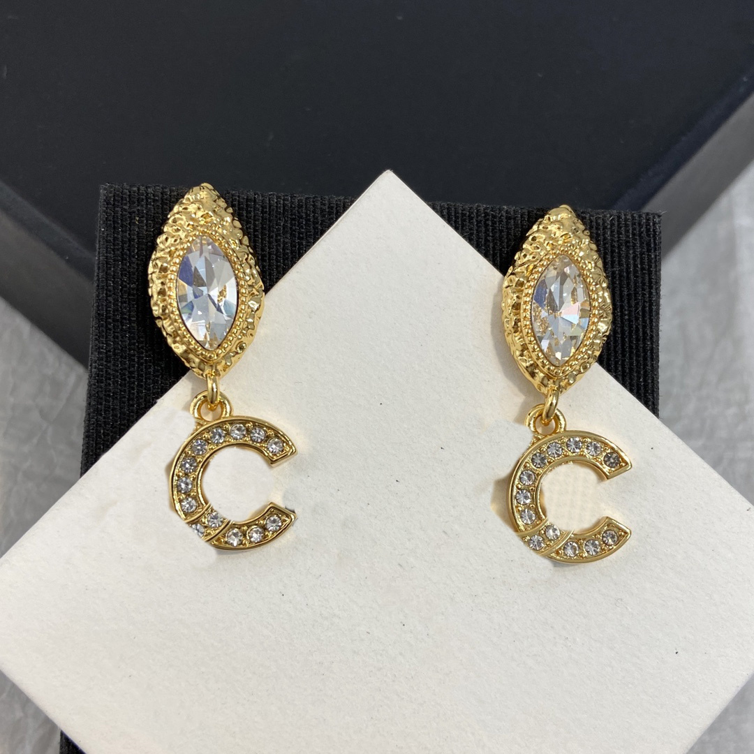 Designer Stud Earrings C Luxury Women Fashion Jewelry Earing Metal Diamond Letters Pearl Earring cjeweler Woman cc gbmvb