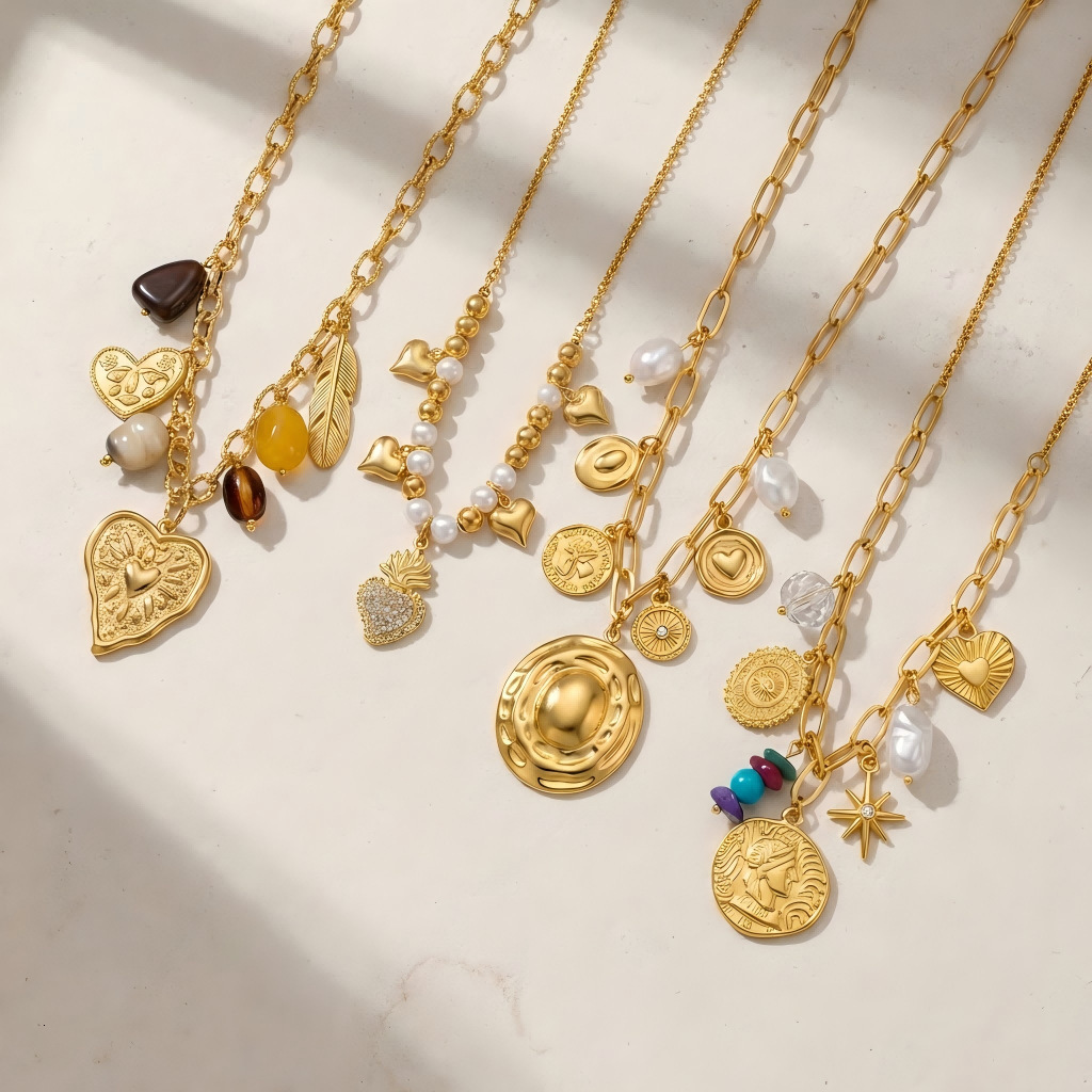 niche resort-style 18k gold stainless steel heart flower cowboy hat necklace, fashionable, simple and exquisite jewelry