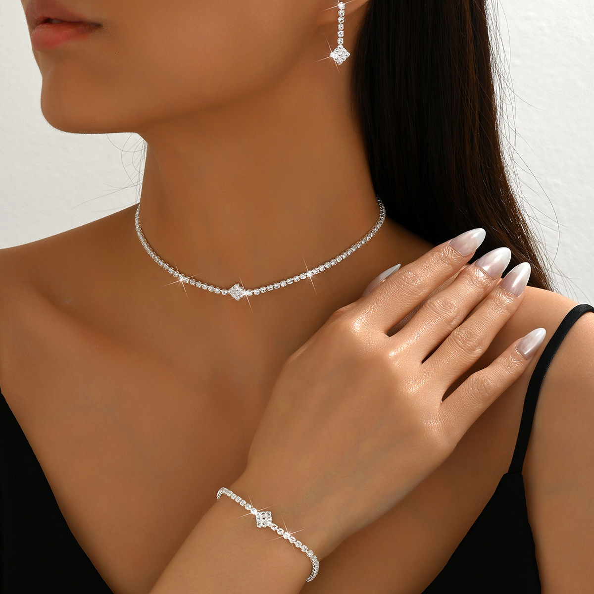 's best-selling fashion new niche personalized high-end versatile claw chain necklace, earrings, bracelet in gold, silver, and black