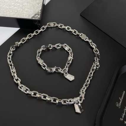 Lujia's new shield bracelet, titanium steel, simple, versatile, trendy, multi-flower engraved men's necklace