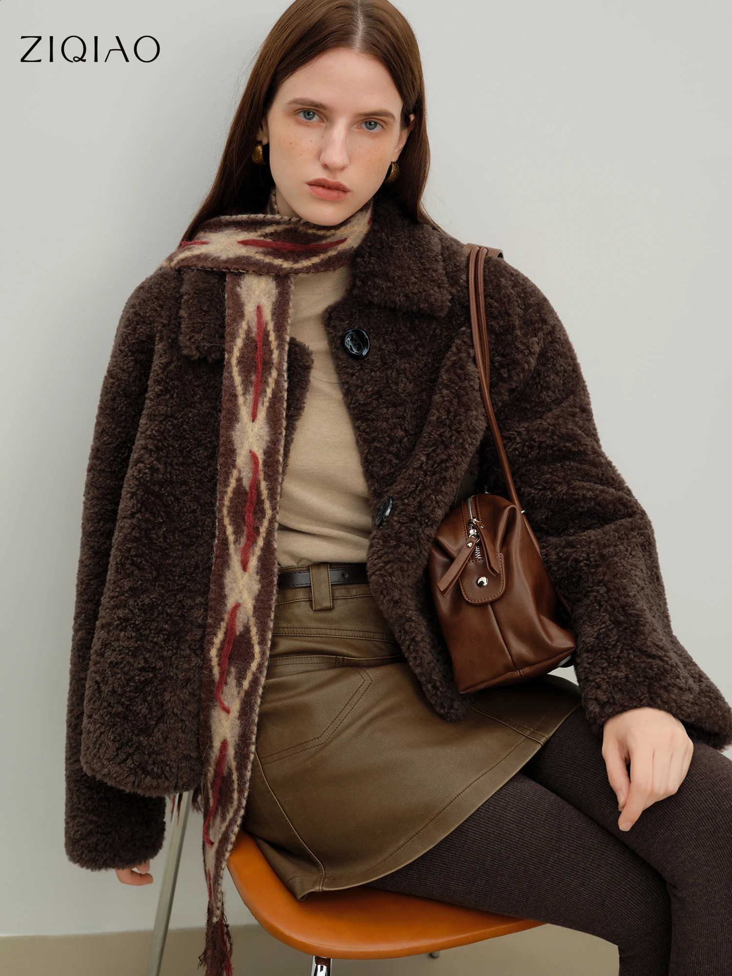 ZIQIAO Women's 2025 Winter Brown Faux Lambswool Cropped Coat Warm Vintage Commuting Chic Girls Temperament 260917