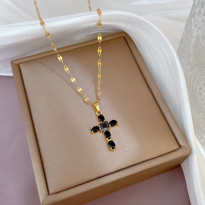 Titanium steel minimalist zircon cross necklace, a trendy and versatile clavicle chain for women, wholesale of genuine gold-plated jewelry