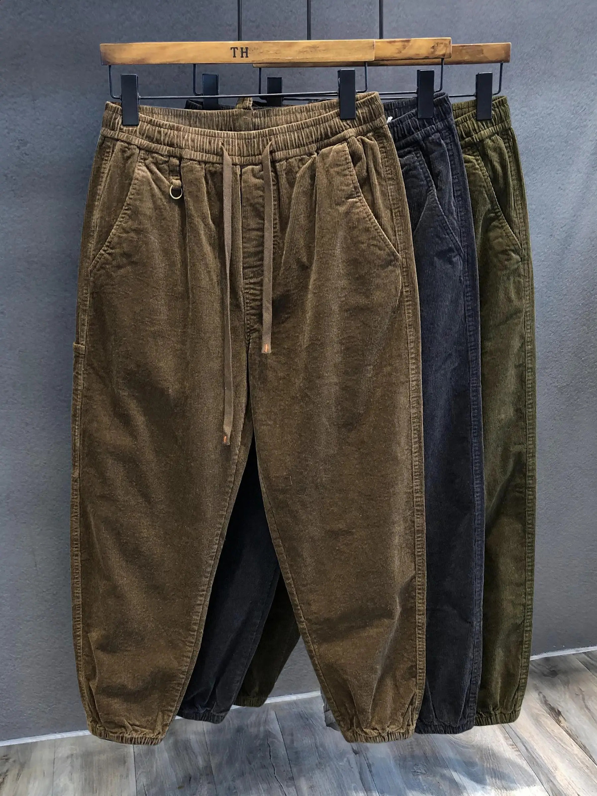 Men's Loose Fit Corduroy Cargo Pants Casual Long Trousers Harajuku Style Workwear Loose Leggings Khaki Color Youth Fashion 260917