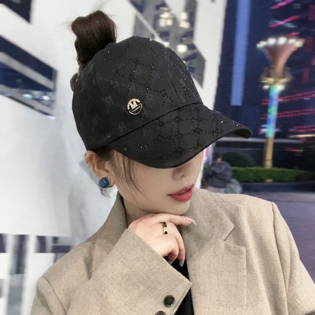 Spring Summer Ponytail Baseball Cap For Women Outdoor Casual Visor M Logo With Rhinestones Duckbill Hat Factory Wholesale Luxury Cap Brand Designer