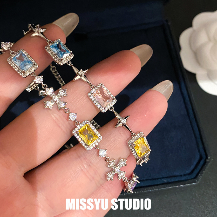 Luxury Designer Jewelry Women Fashionable Light Luxury Ethereal Elegant Sparkling Square Sugar Cube Eight-pointed Star Bracelet