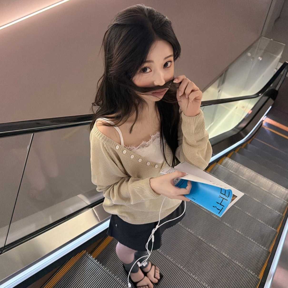Fit Loose Long Sve Knitted Sweater Button Design Large V Neck New Ins Style Women's Fashion Autumn Wear Chinese Production S260919D8N7